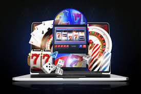 Antarmuka aplikasi slot 2000 menampilkan layar login, halaman utama, dan menu navigasi